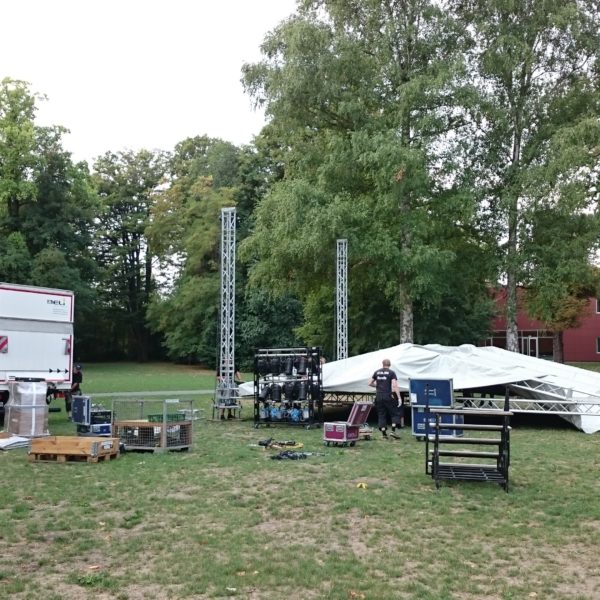 Altstadtfest Wolfenbüttel, Aufbau 10 x 7 m Satteldachbühne Seeliger Park