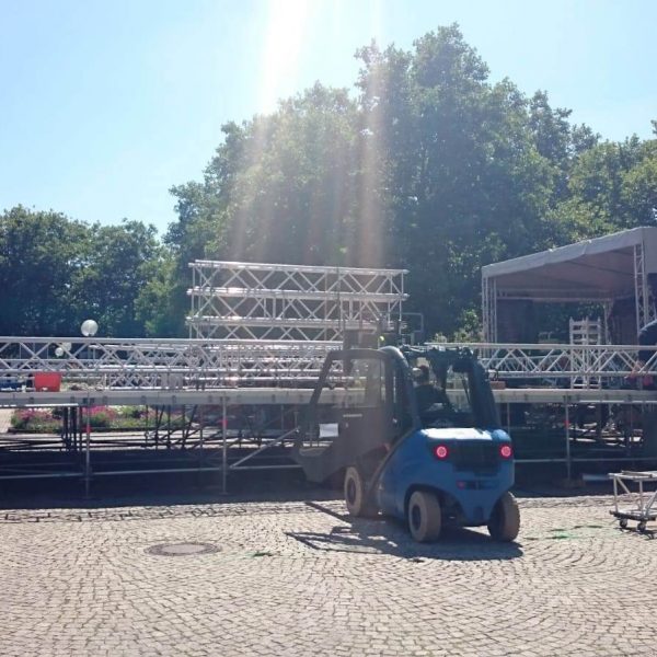 Aufbau Rock im Allerpark 2019