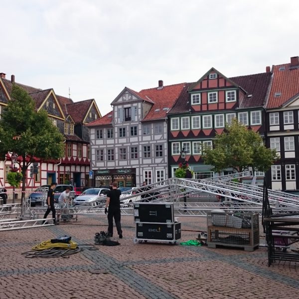 Altstadtfest Wolfenbüttel: Aufbau Bühne Stadtmarkt
