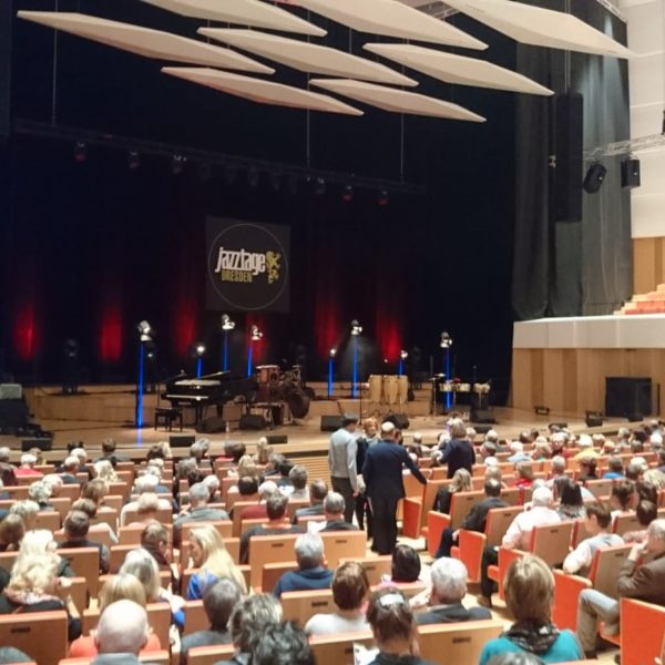 Fohhn Focus Venue in der Dresdener Philharmonie, Abschlusskonzert der Dresdener Jazztage, Einlass